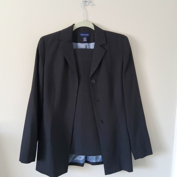 ANN TAYLOR PANT SUIT LINE (JACKET SIZE 4 PANTS SIZE 6) - Picture 2 of 10